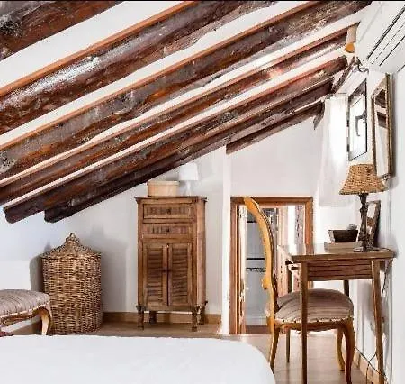 Apartamento ático Duplex Con Terraza En Puro Centro, 2 A 8 Pax