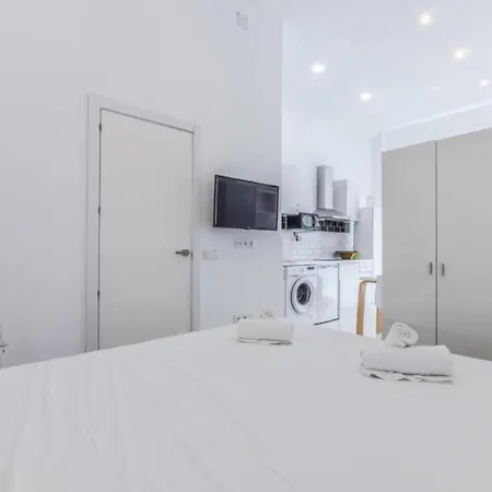 Loft Urbano Renovado Junto A Atocha Apartment *
