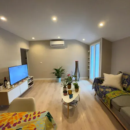 Apartment Charming, Bright &