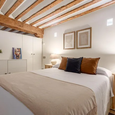 Boho-chic Loft In A Legendary 17th-century 'trap House