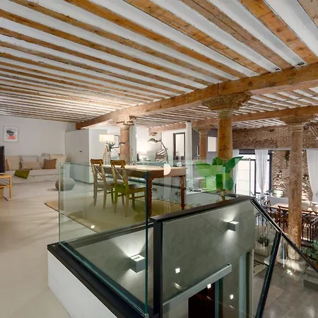 Boho-chic Loft In A Legendary 17th-century 'trap House * Madrid