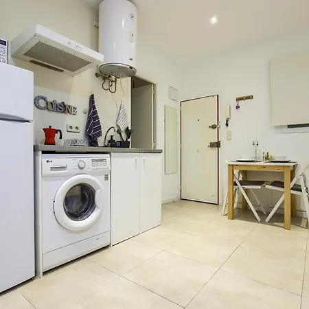 Apartment Coqueto Estudio En Madrid, Centro, 2 Pax, Wifi & Tv *