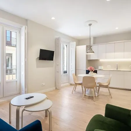Modern, Brand-new For 4 In Letras - Huertas Apartment