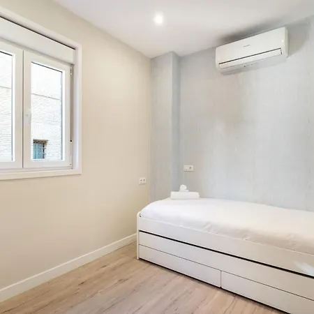 Apartment Modern, Brand-new For 4 In Letras - Huertas Madrid