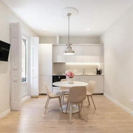 Apartment Modern, Brand-new For 4 In Letras - Huertas Madrid