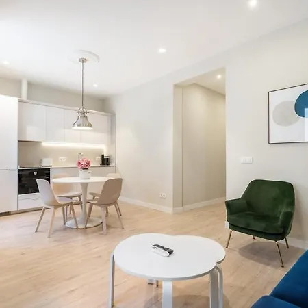 Modern, Brand-new For 4 In Letras - Huertas Apartment Madrid