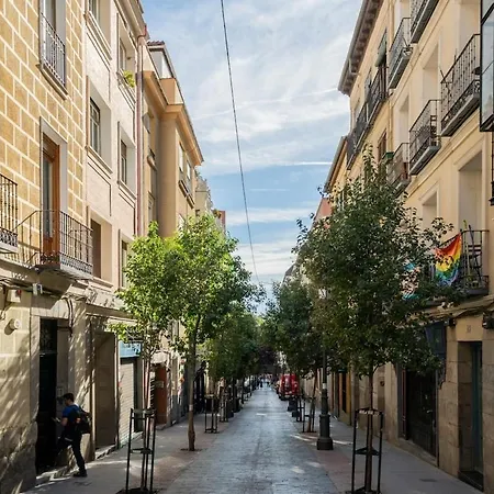 Modern, Brand-new For 4 In Letras - Huertas Apartment Madrid