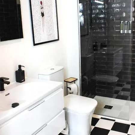 Apartment Oasis Urbano En El Corazon Financiero / Castellana