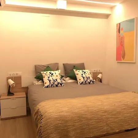 Oasis Urbano En El Corazon Financiero / Castellana Apartment