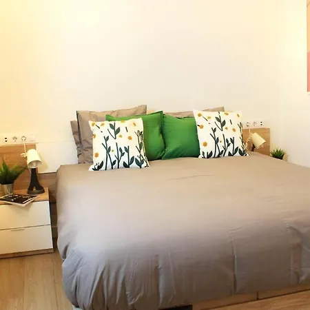 Oasis Urbano En El Corazon Financiero / Castellana Apartment