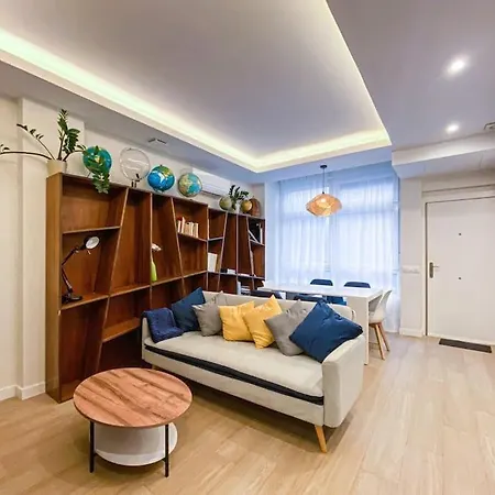 Apartment Oasis Urbano En El Corazon Financiero / Castellana