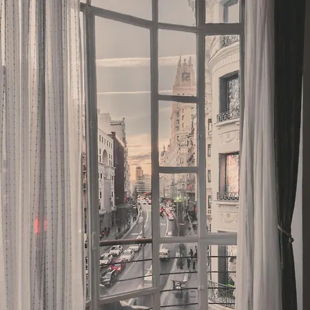 8 Rooms, 6 Bathrooms Over Gran Via Street Apartamento *