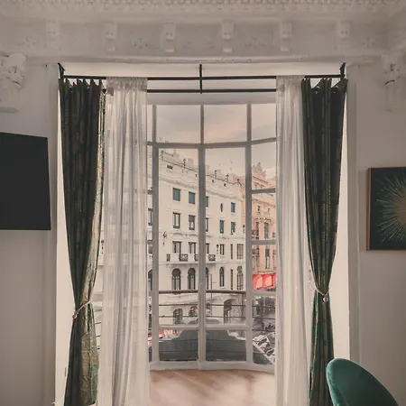 8 Rooms, 6 Bathrooms Over Gran Via Street Apartamento
