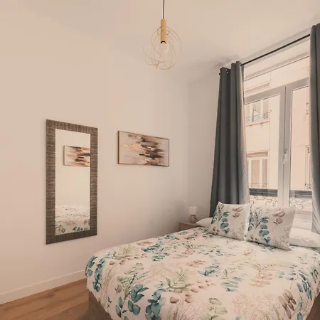 8 Rooms, 6 Bathrooms Over Gran Via Street Apartamento *