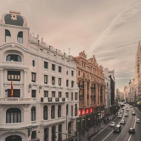 8 Rooms, 6 Bathrooms Over Gran Via Street * Madrid