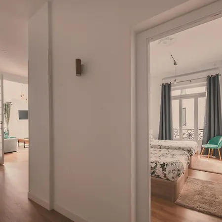 8 Rooms, 6 Bathrooms Over Gran Via Street Apartamento *