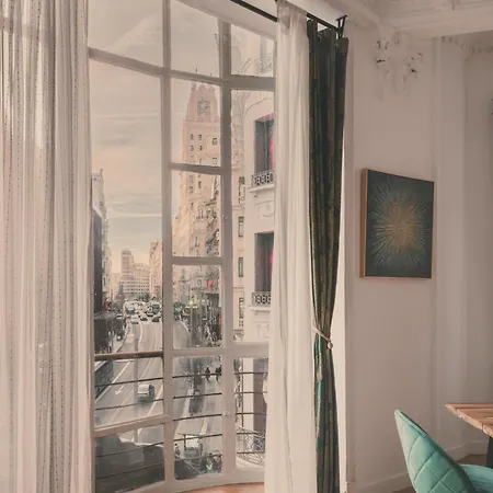 8 Rooms, 6 Bathrooms Over Gran Via Street * Madrid