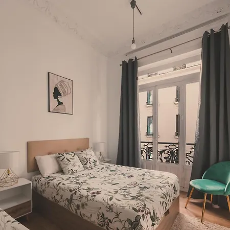 8 Rooms, 6 Bathrooms Over Gran Via Street * Madrid