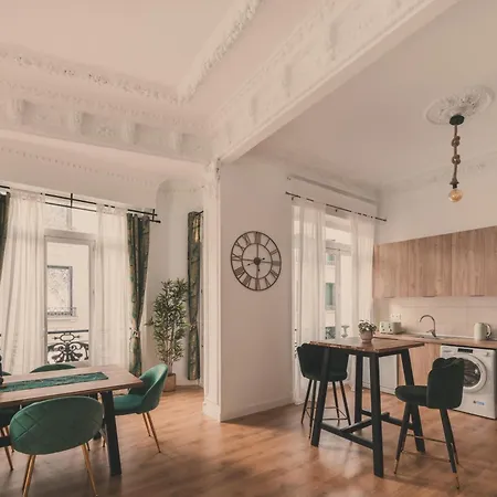 8 Rooms, 6 Bathrooms Over Gran Via Street Apartamento