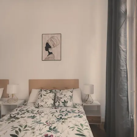 8 Rooms, 6 Bathrooms Over Gran Via Street * Madrid