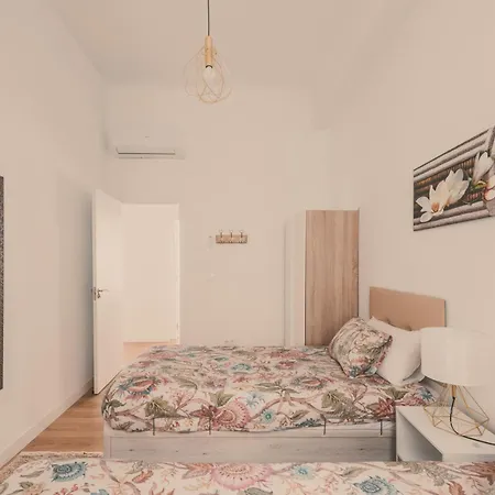 8 Rooms, 6 Bathrooms Over Gran Via Street Apartamento
