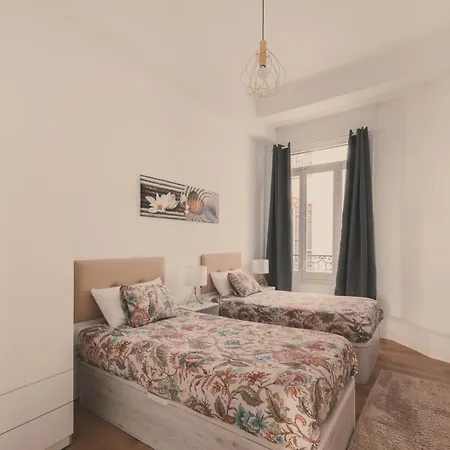 Apartamento 8 Rooms, 6 Bathrooms Over Gran Via Street Madrid
