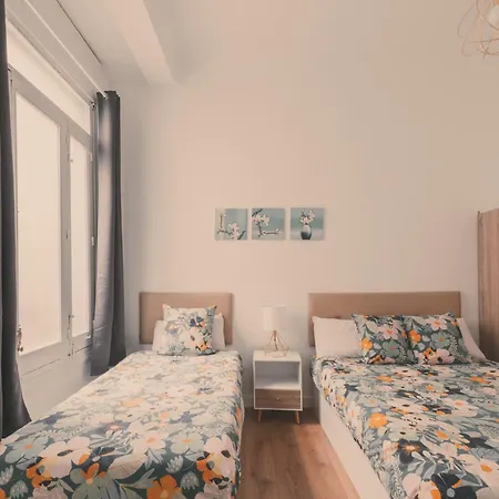 8 Rooms, 6 Bathrooms Over Gran Via Street