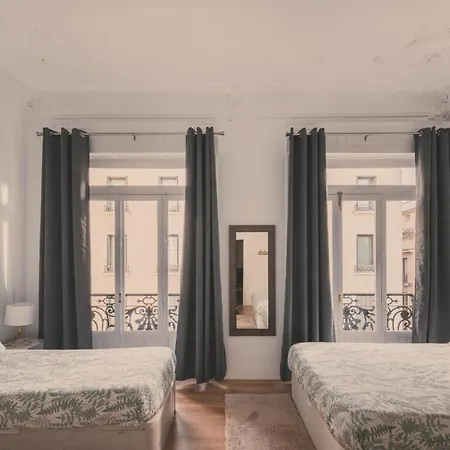 Apartamento 8 Rooms, 6 Bathrooms Over Gran Via Street Madrid