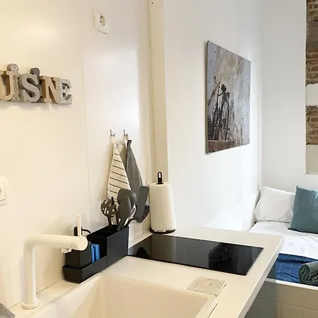 Intimo Estudio En Madrid, Centro, 2pax, Wifi & Tv