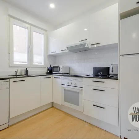 Escapada Con Parking 3, Vive La Latina Apartamento Madri