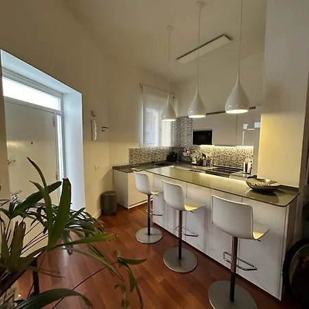 Encanto Y Elegancia En El Corazon De | By Airnest