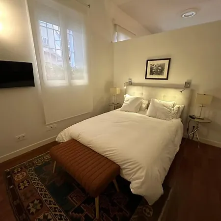 Encanto Y Elegancia En El Corazon De | By Airnest Madrid