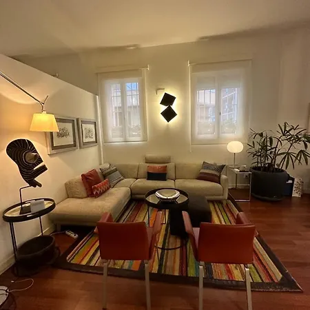 Encanto Y Elegancia En El Corazon De | By Airnest