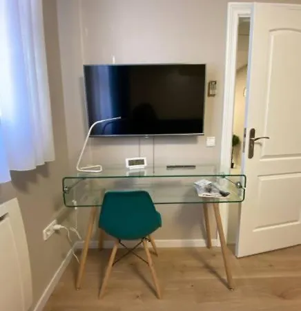 Comfortable For 2 People - 1 * Madrid