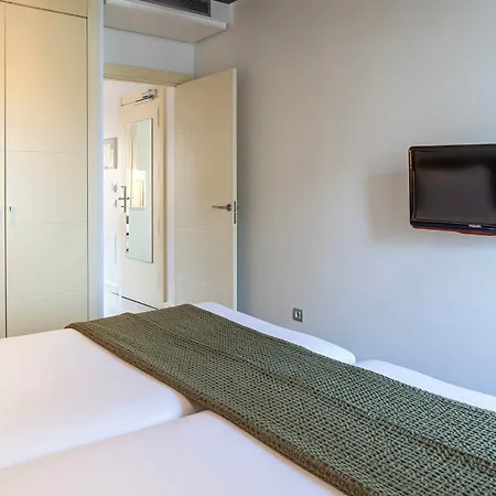 Viena Plaza De Espana Aparthotel 3*