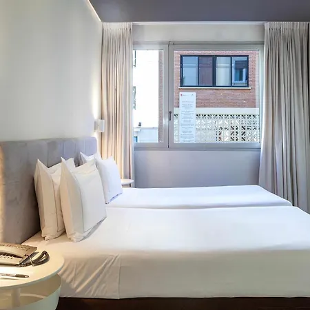 Viena Plaza De Espana Aparthotel 3*