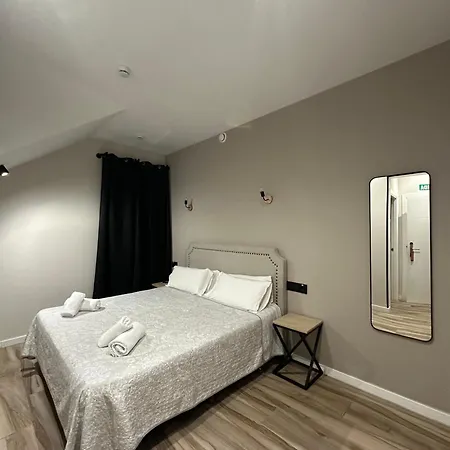 Cc Opera Guest house *