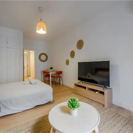 Tu Balcon En 3, Carretas 25 * Madrid