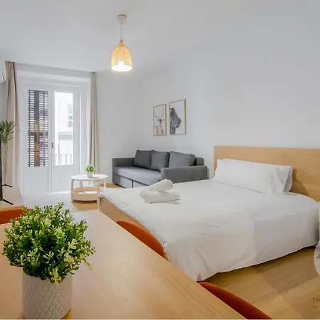 Tu Balcon En 3, Carretas 25 * Madrid