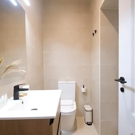 Lovely - Apartasuite Completo En Excelente Ubicacion En Apartment Madrid