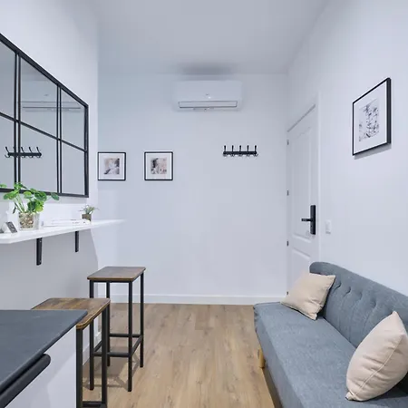 Lovely - Apartasuite Completo En Excelente Ubicacion En * Madrid