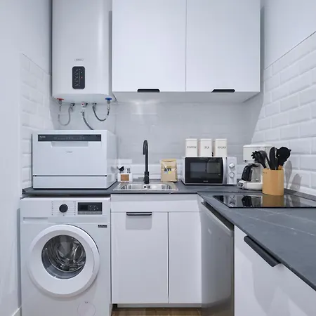 Lovely - Apartasuite Completo En Excelente Ubicacion En Madrid