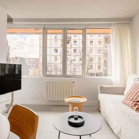 Moderno Y Luminoso Piso Cerca Al Paque Del Retiro Apartamento