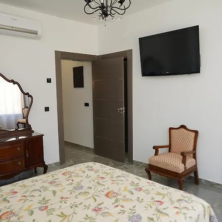 Casa Completa De Lujo Con Jardin Y Piscina Compartida Сasa de vacaciones