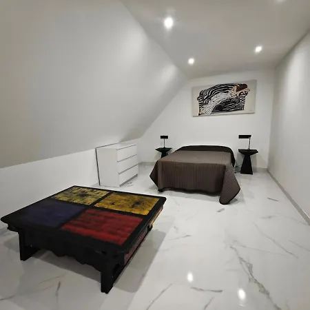 Casa Completa De Lujo Con Jardin Y Piscina Compartida * Madrid