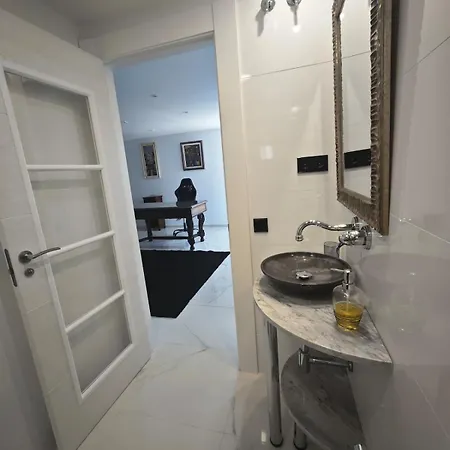 Casa Completa De Lujo Con Jardin Y Piscina Compartida