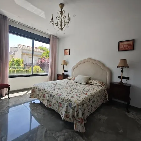 Casa Completa De Lujo Con Jardin Y Piscina Compartida Madrid
