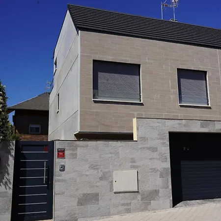 Casa Completa De Lujo Con Jardin Y Piscina Compartida *