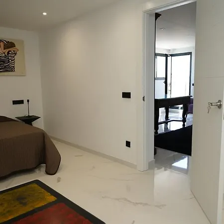 Casa Completa De Lujo Con Jardin Y Piscina Compartida * Madrid
