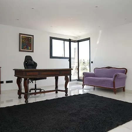 Casa Completa De Lujo Con Jardin Y Piscina Compartida